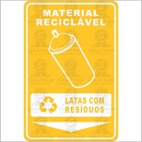 Material reciclável - Latas com resíduos 